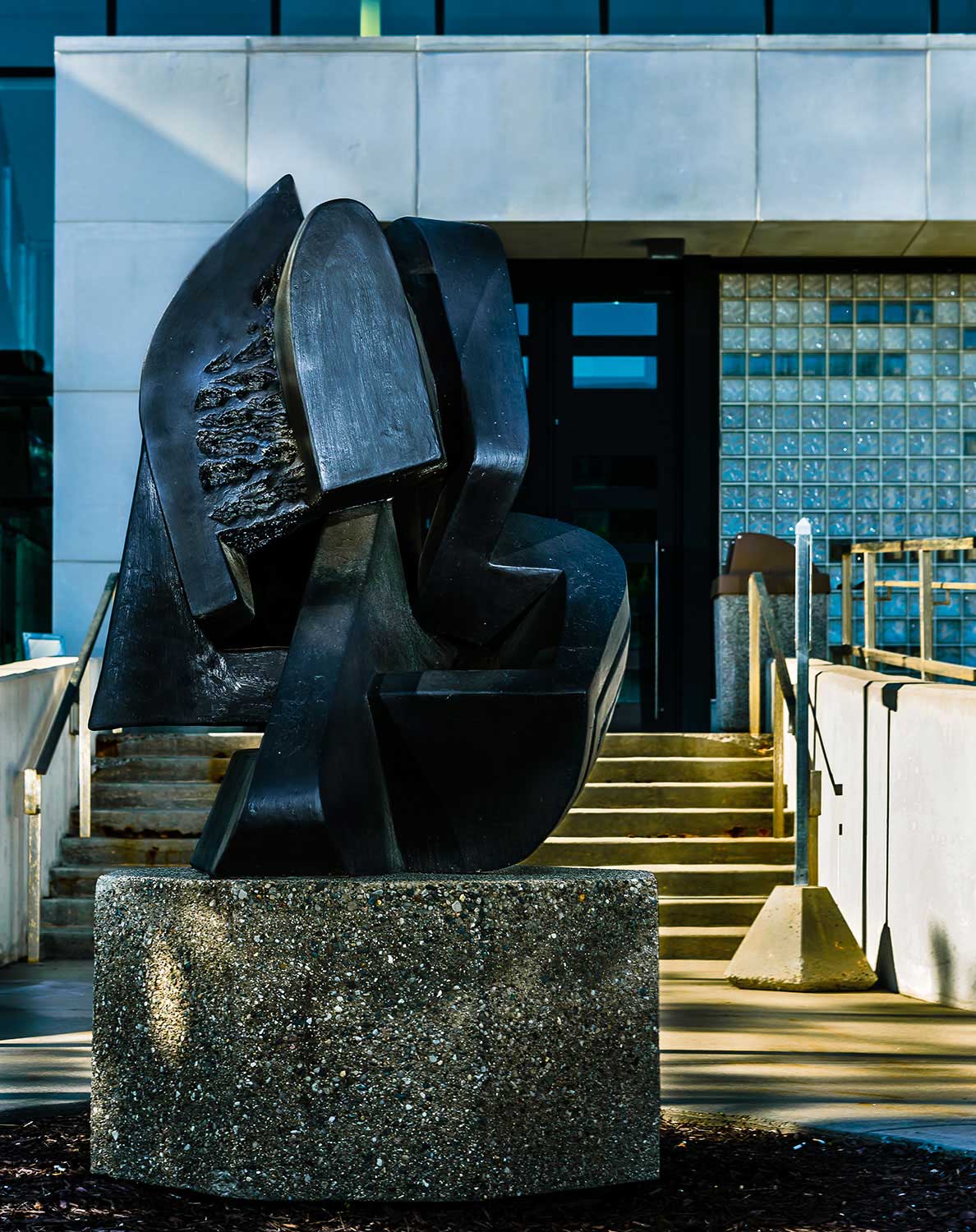 Tut-Tut sculpture