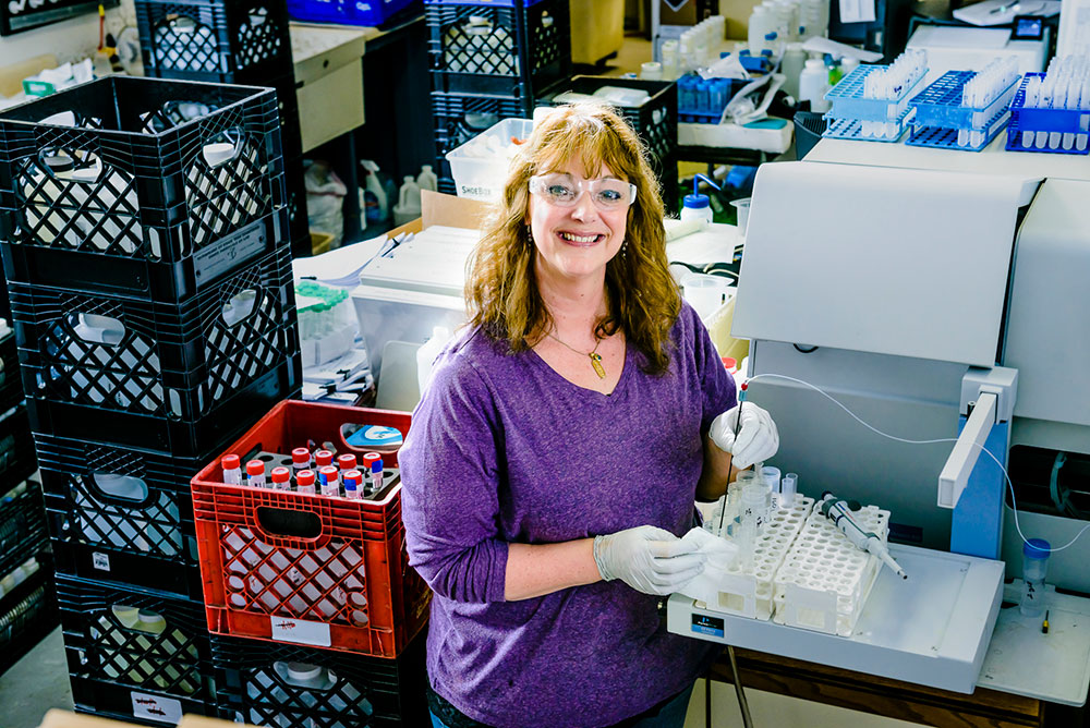 women in a science lab at lcc