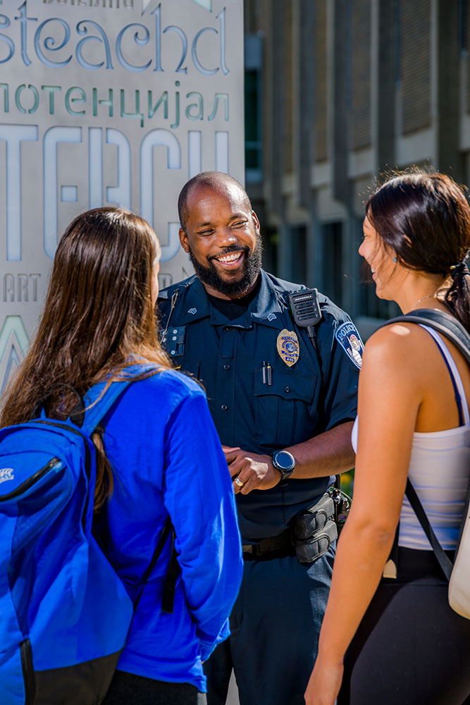 Chief gaines talking with students on the LCC downtown campus