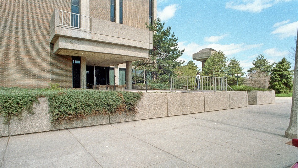 The south end of the Arts and Sciences Building - ca. 1980-1998